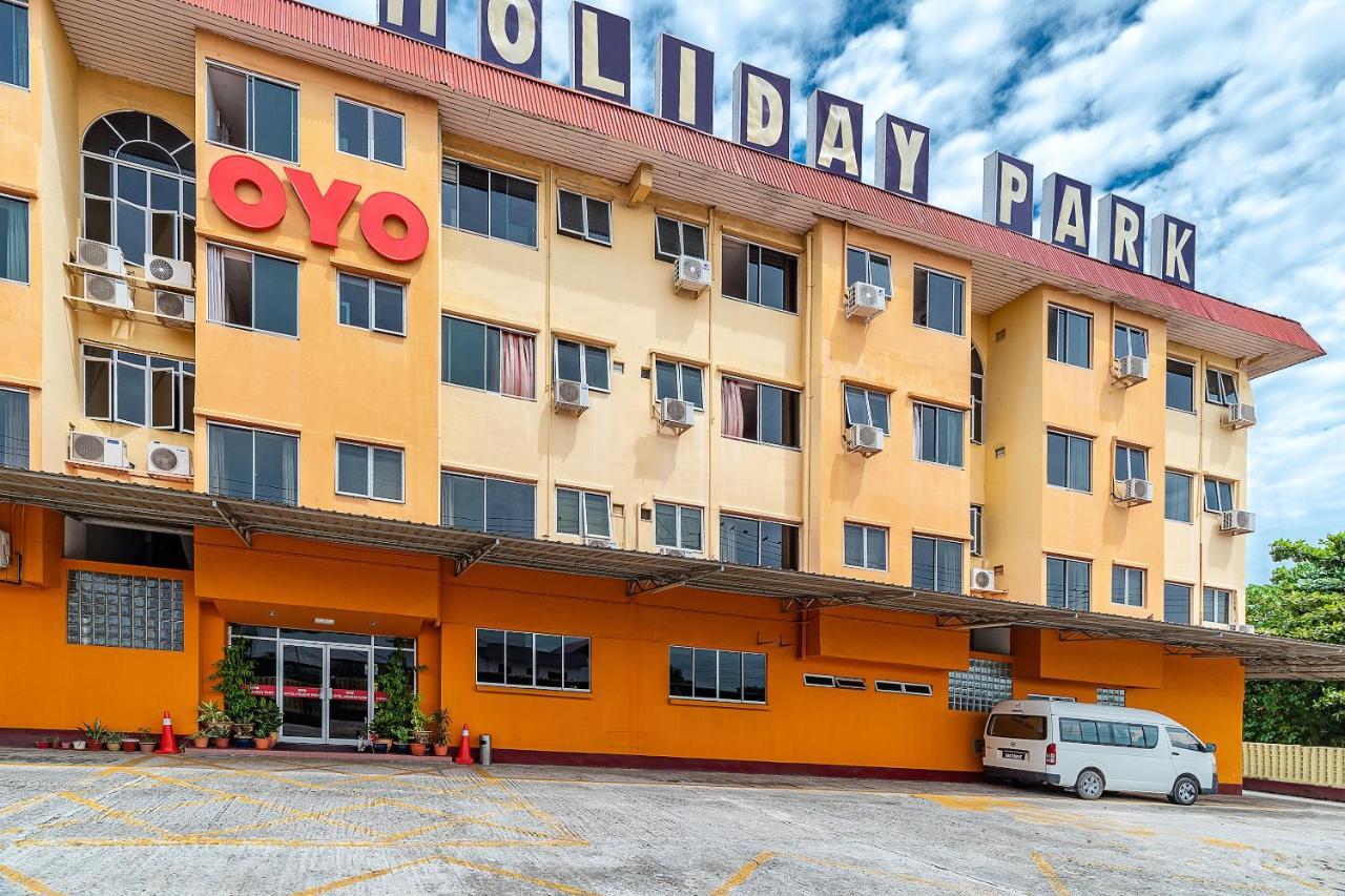 Oyo 89864 Hotel Holiday Park Kota Kinabalu Exterior photo